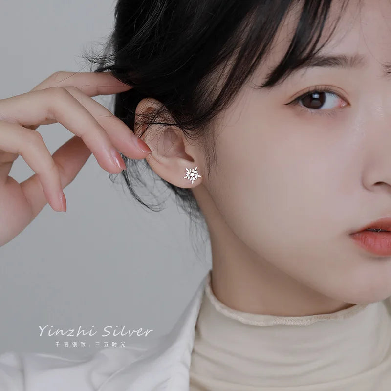 925 Sterling Silver Korean-Inspired Simple Snowflake Stud Earrings with Crystal Accents - Elegant Jewelry Gift for Women