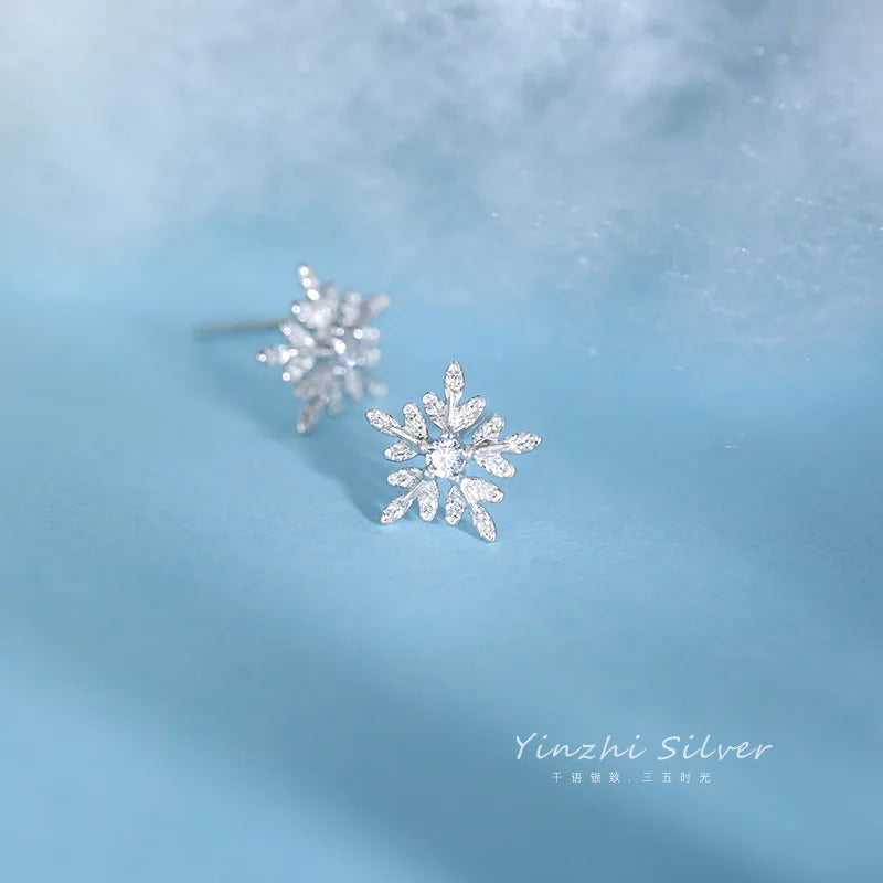 925 Sterling Silver Korean-Inspired Simple Snowflake Stud Earrings with Crystal Accents - Elegant Jewelry Gift for Women
