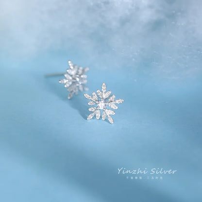 925 Sterling Silver Korean-Inspired Simple Snowflake Stud Earrings with Crystal Accents - Elegant Jewelry Gift for Women